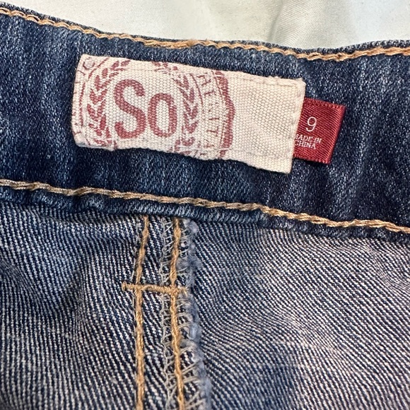 SO Shortie Denim Shorts Sz: 9 Cutoff Raw Hem. 5 Pocket. Stretch. Dark Wash. - Picture 7 of 13